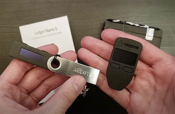 Hardware Ledger dan Trezor
